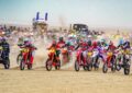 Pilotes sur la plage au départ de l'Enduropale du Touquet, finale du championnat de France des courses sur sable.