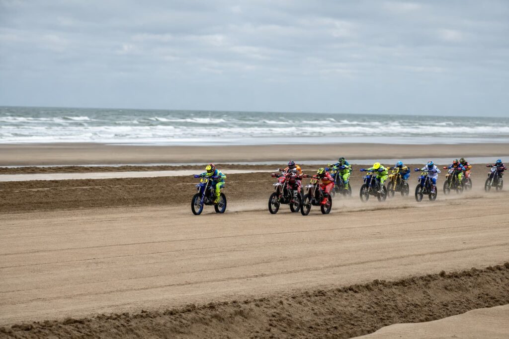 Départ de l'Enduropale du Touquet 2026 avec plusieurs centaines de pilotes au départ